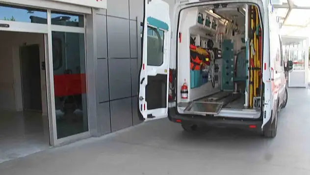 Konya'da ağaçtan düşen şahsın hayati tehlikesi bulunuyor