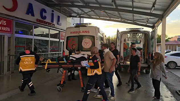 Adana'da iki otomobil çarpıştı: 1'i bebek 4 yaralı
