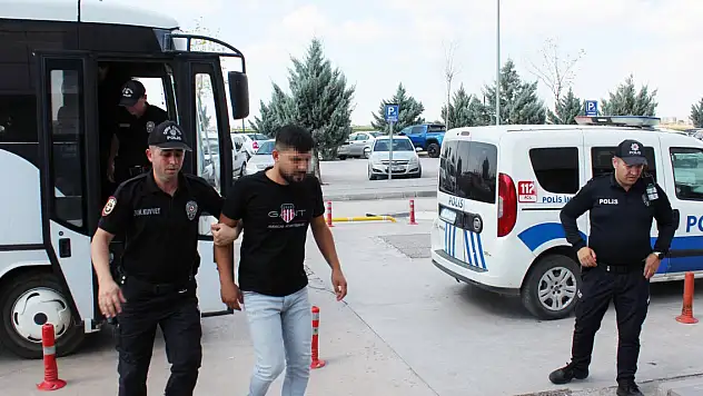 İnternette otomobil ilanıyla dolandırıcılığa 9 gözaltı