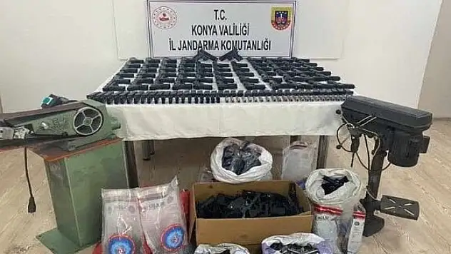 Konya'da kaçak silah atölyesine dönüştürülen evde 105 tabanca ele geçirildi