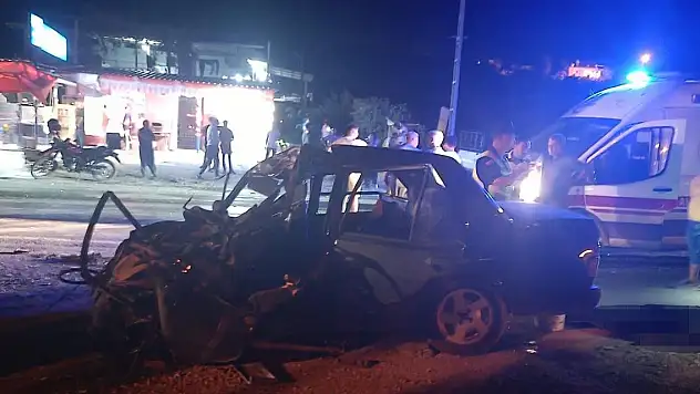 Kontrolden çıkan araç önce yayaya ardından tıra çarptı: 2 ölü, 1 yaralı