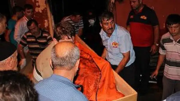 Yaşlı çift yanarak can verdi