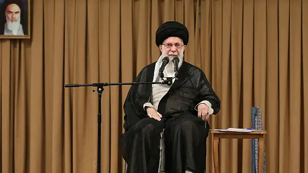 İran dini lideri Hamaney'in güvenli bir bölgeye götürüldüğü iddia edildi