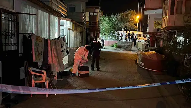 Büyükçekmece'de aranan şüpheli, polise silahla ateş açtıktan sonra intihar etti