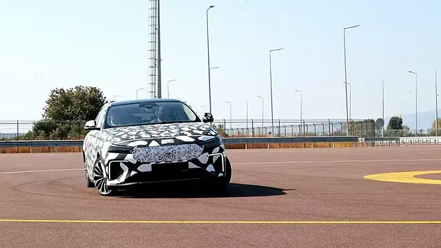 Bakan Kacır, Togg'un yeni modeli T10F'yi test etti