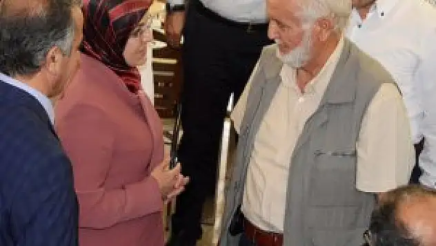 Fatma Toru Bedesten esnafıyla buluştu