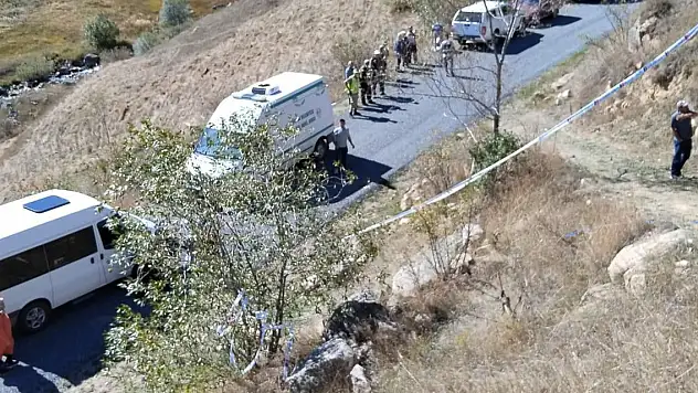 Yoldan çıkan kamyonet, yuvarlandı: 2 ölü