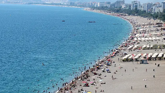 Sıcak havada deniz ve mangal keyfi