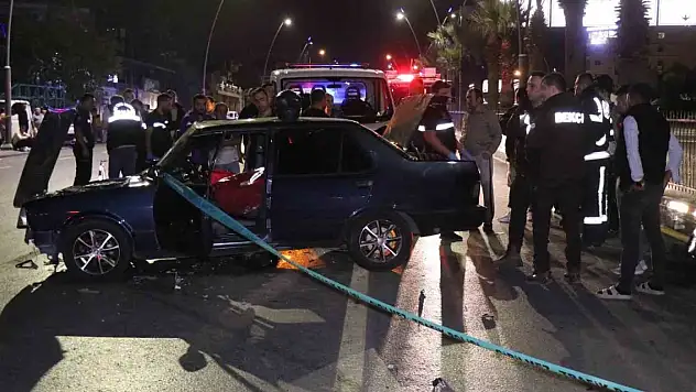 Kaza yapan otomobile motosiklet çarptı: 1 ölü, 1 yaralı