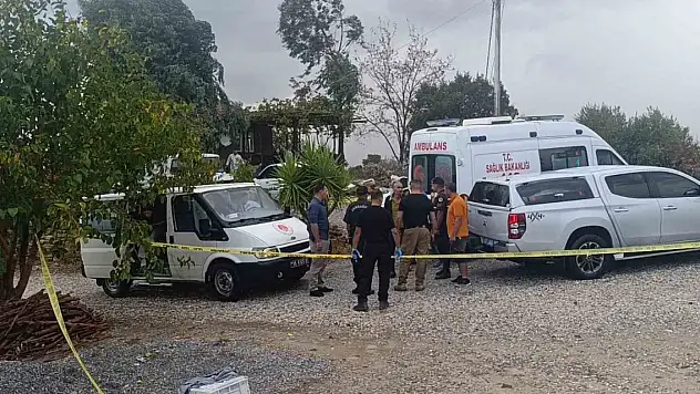 Karısını av tüfeğiyle öldürüp aynı silahla intihar etti