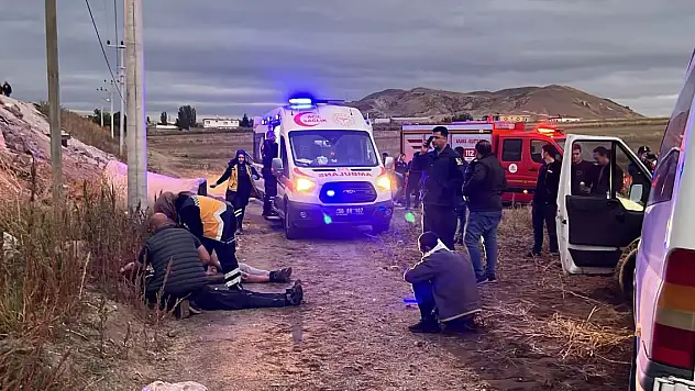 İşçi servisi şarampole devrildi: 5 yaralı