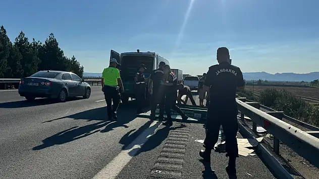 Tır ile kamyonet kazası ardından bölgeye giden cenaze aracı da traktörle çarpıştı: 2 ölü, 4 yaralı