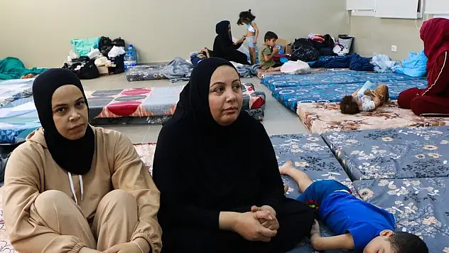 İsrail saldırıları Lübnan'da binlerce sivili yerinden etti