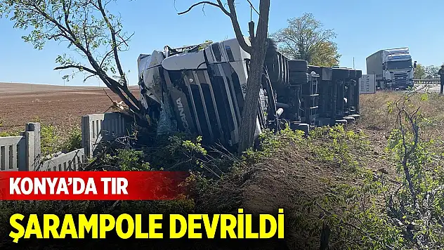 Konya'da tır şarampole devrildi, sürücü yaralandı