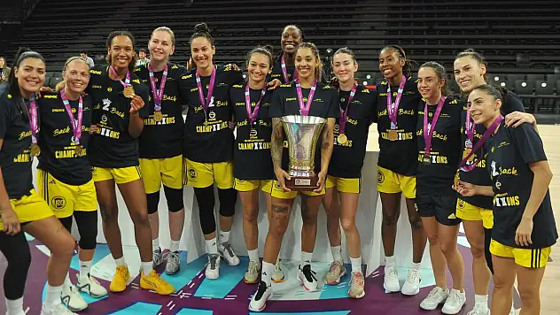 FIBA Kadınlar Süper Kupa'da kazanan Fenerbahçe