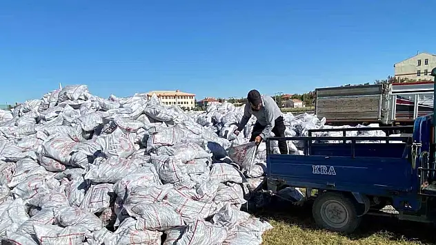 Konya'da ihtiyaç sahibi bin 500 aileye kömür dağıtıldı
