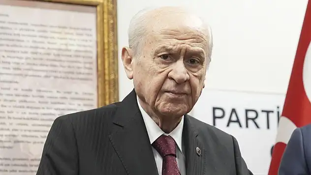 Meclis açılışındaki tokalaşma çok konuşulmuştu... Bahçeli'den ilk açıklama