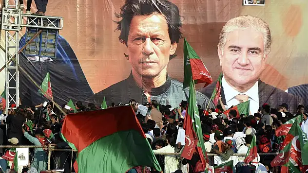 Müslüman ülkede ordu sokağa indi