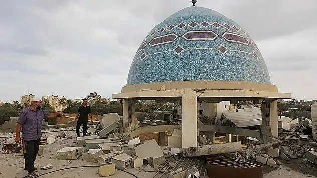 Okul ve cami bombardımanında 24 Filistinli öldü