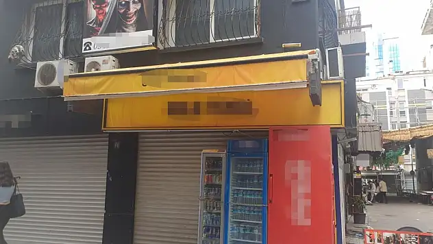 Reklam amaçlı asılan cansız mankenler toplatıldı