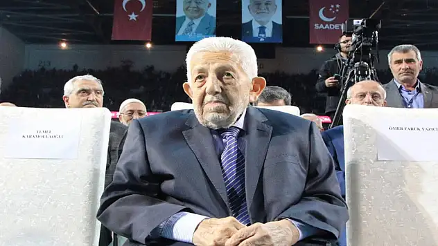 Recai Kutan hayatını kaybetti