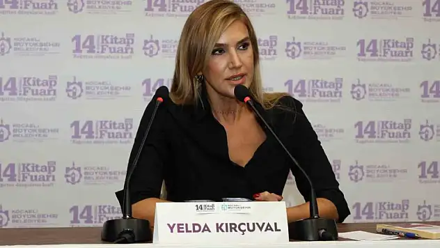 'Sosyal medya bizi dibine kadar kandırıyor'