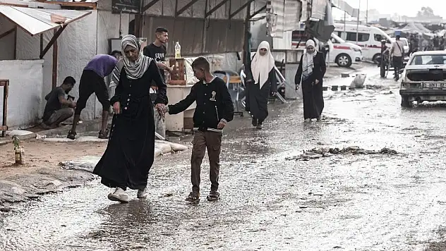 Gazze'deki hükümet: İsrail, güvenli iddia ettiği bölgelerle Filistinlileri aldatıyor