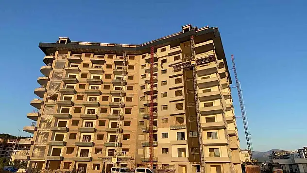 İnşaattan düşen işçi hayatını kaybetti