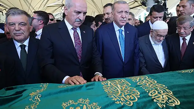 Cumhurbaşkanı Erdoğan, Recai Kutan'ın cenaze törenine katıldı