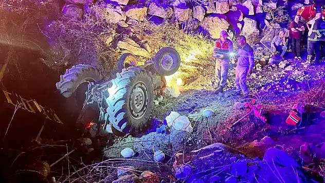 Traktör şarampole devrildi: 1 ölü, 1 yaralı