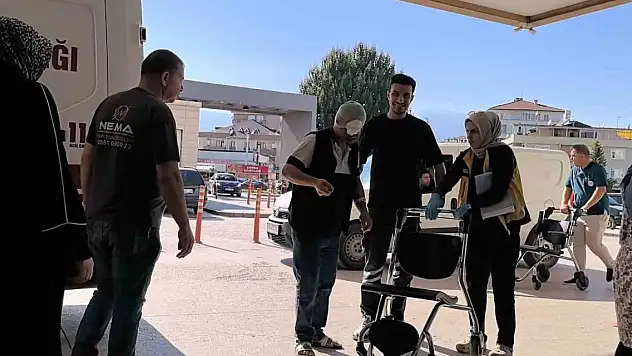 Tamir ettiği aracının altında kaldı