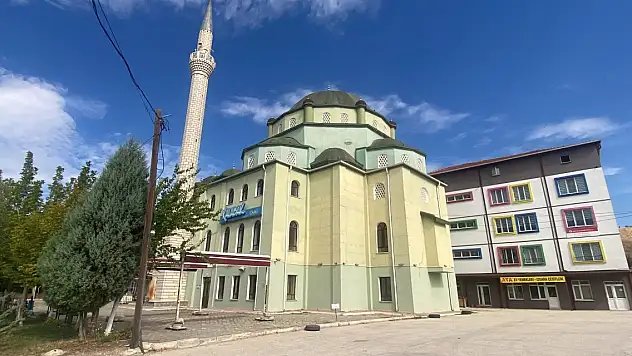 Camiyi kurşunladılar!