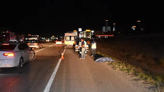 Kırıkkale'de emniyet şeridinde yürüyen kişi, otomobilin çarpmasıyla öldü