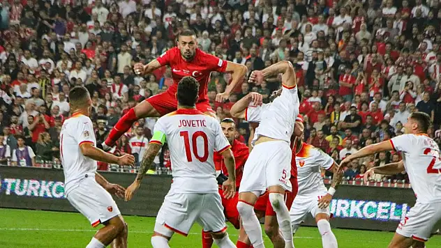 Ay-yıldızlılar, Karadağ engelini tek golle geçti