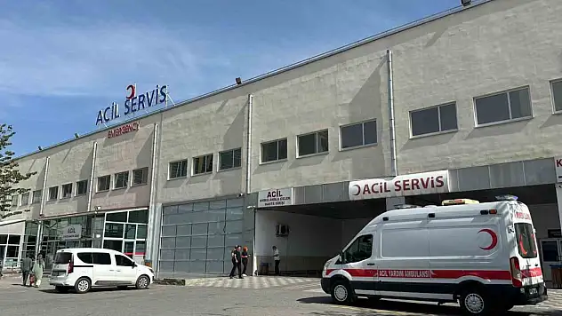 Malatya-Sivas karayolunda hafif ticari araç ile motosiklet çarpıştı:  1 ölü, 2 yaralı