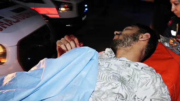 Parkta tartıştığı genci bıçakladı