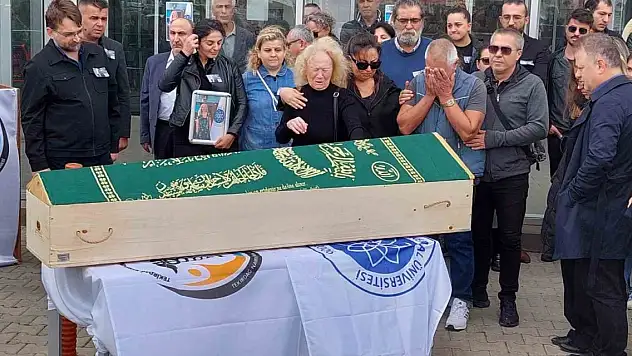 Kazada ölen doktorlara acı veda: Alkışlarla uğurlandılar