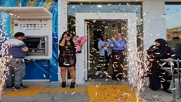 Konya'da davul zurna eşliğinde emekli oldu