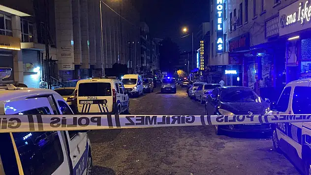 Eğlence mekanında görüştüğü kadını öldürüp, kendini yaralayan adam da öldü
