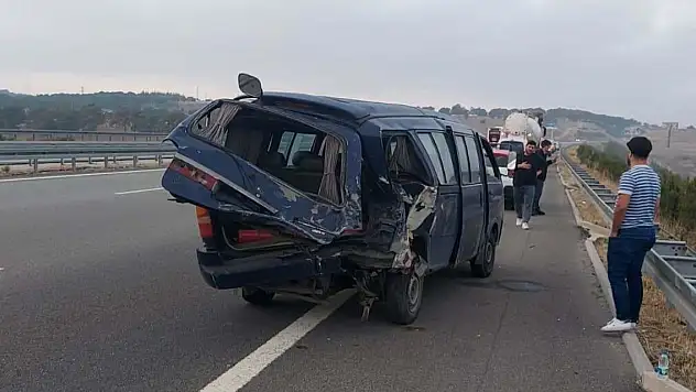 Balıkesir'de asker oğullarını birliğine götürürken kaza yaptılar: 1 ölü, 2 yaralı
