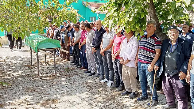 Tarım işçilerini taşıyan minibüsün devrildiği kazada ölen kadın toprağa verildi