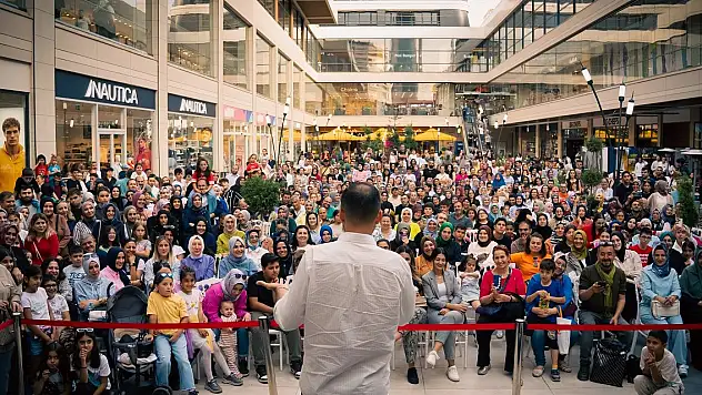 Doğancan Özadlı, Aura Lux Skin Care sponsorluğunda Enntepe Alışveriş Merkezi'nde sevenleriyle buluştu