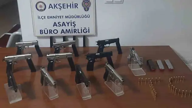 Konya'da polisin durduğu araçta 11 adet tabanca çıktı
