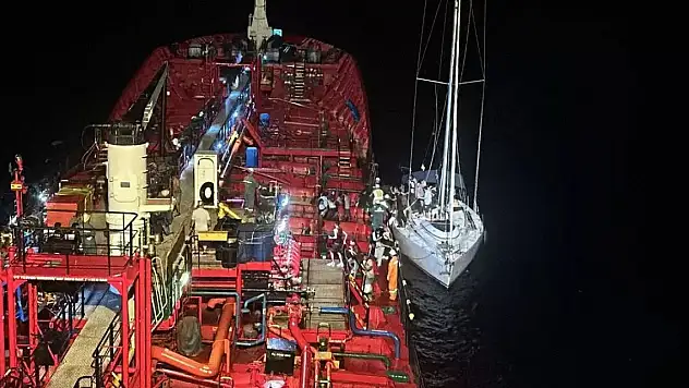 Türk kaptandan kahramanlık! Denizde 4 gün mahsur kalan göçmenleri kurtardı