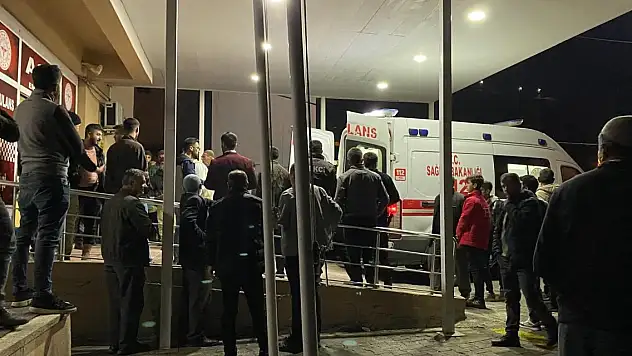 Bitlis'te mezraya yıldırım düştü: 5 yaralı