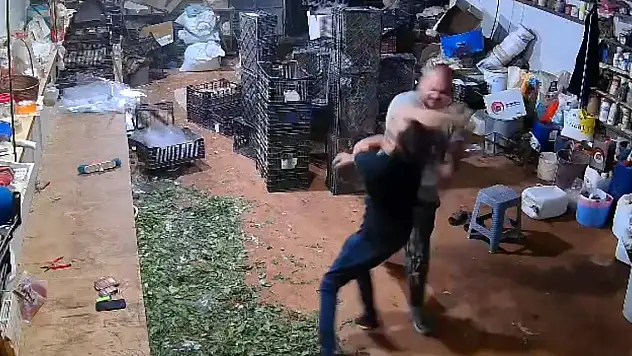 Antalya'da tek yumrukla komaya giren çiçekçi öldü