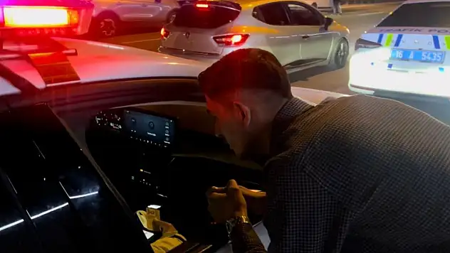 Alkollü arkadaşını kurtarmaya gitti o da ehliyetsiz ve alkollü çıktı