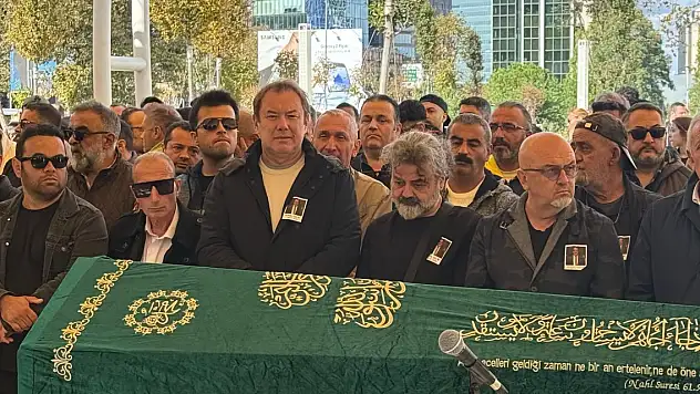Oyuncu Vural Çelik son yolculuğuna uğurlandı