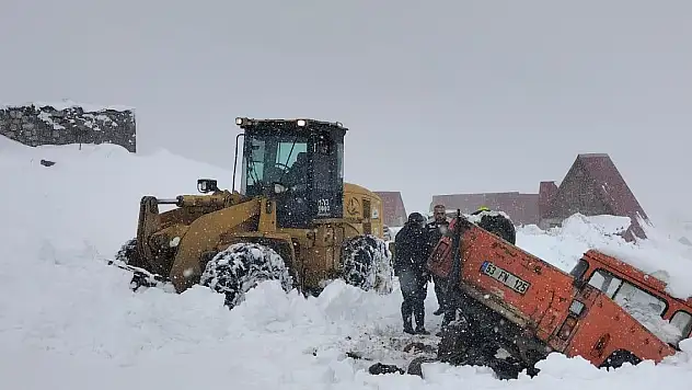 O ilde kar etkili oldu: 6 kişi mahsur kaldı
