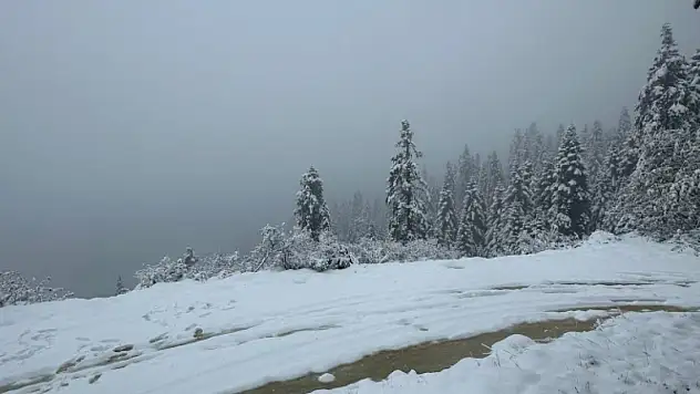 Karabük'te kar kalınlığı 20 santimetreyi aştı